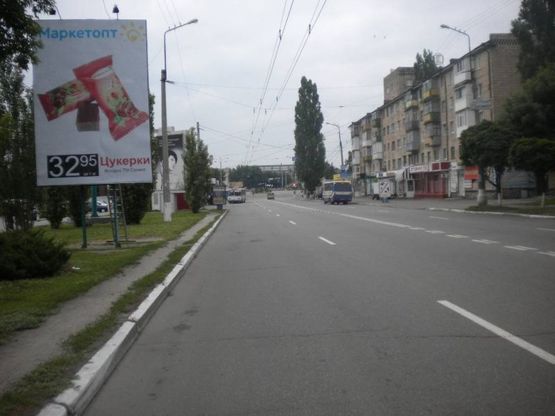 Фото рекламной плоскости по адресу ул. Халаменюка, 7, возле ТЦ «Амстор» (супермаркеты «Сильпо», «Comfy», «Марафон»)