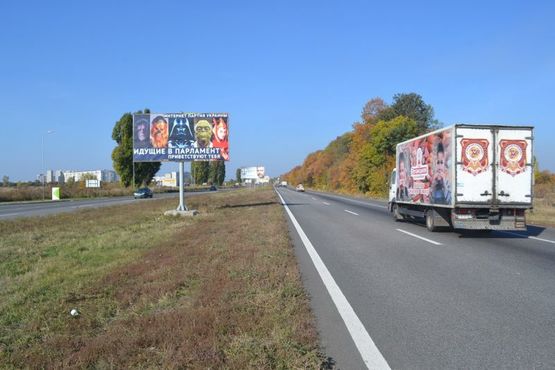 Фото рекламної площини за адресою Ростовская трасса-разделитель возле АЗС ОККО 1(въезд в город)