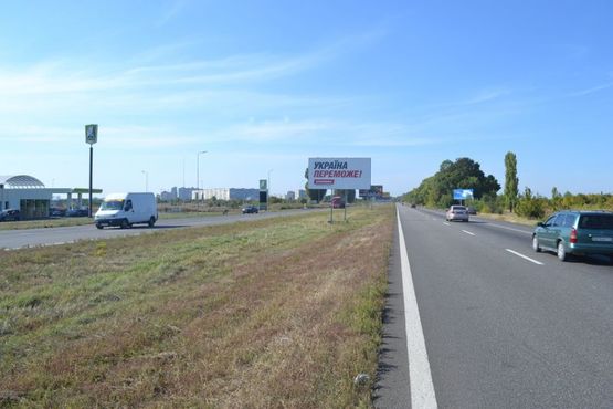 Фото рекламної площини за адресою Ростовская трасса-разделитель возле АЗС ОККО 2(въезд в город)