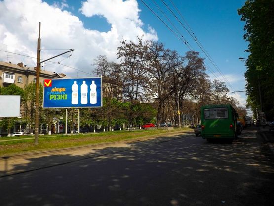 Фото рекламной плоскости по адресу пр-т. Пушкіна, перед вул. Савченка, в центр/пр. Пушкина, перед ул. Савченко, в центр
