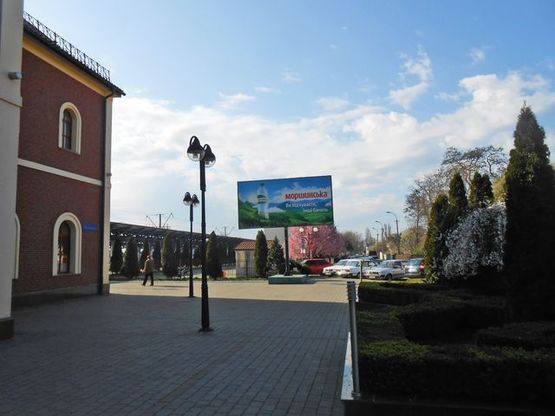 Фото рекламной плоскости по адресу Новый ж/д вокзал (правая сторона)