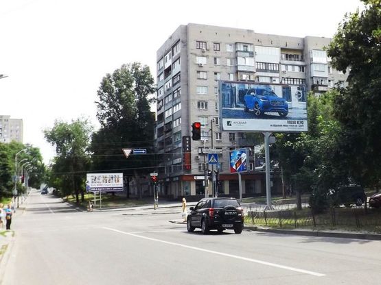 Фото рекламної площини за адресою пр.О.Поля, 12 - вул.В.Антоновича/пр.Кирова, 12 - ул.Свердлова ТЦ Мирриада, парк отдыха, магазины, фитнесс-центр, стадион Днепр-Арена