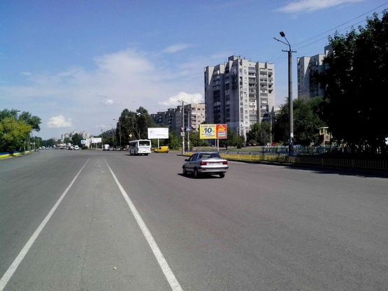 Фото рекламной плоскости по адресу вул.Наб.Заводска - вул.Метробудівська/ул.Наб.Заводская - ул.Метростроевская, перекресток, рядом рынок, Макдональдс, магазины