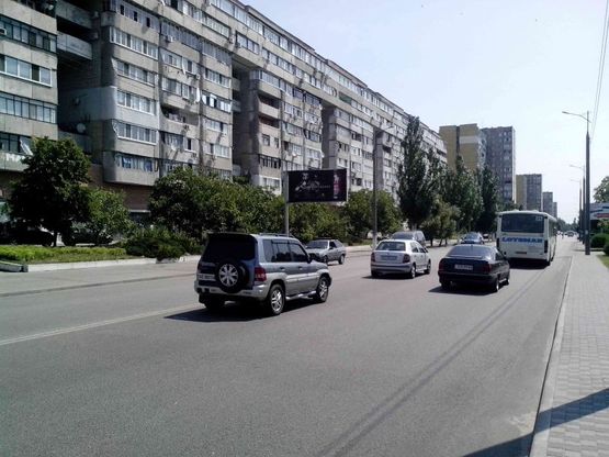 Фото рекламной плоскости по адресу вул.Малиновського, 6/ул.Малиновского, 6 ТЦ Вавилон, супермаркет Фоззи, Центральный мост