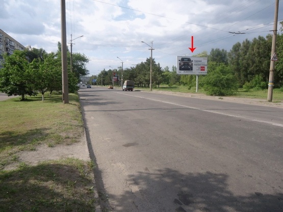 Фото рекламной плоскости по адресу вул. Набережна Перемоги, 120, кінотеатр "Салют", до центру/ул. Набережная Победы, 120, возле кинотетра "Салют", в центр