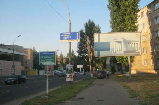 Фото рекламной плоскости по адресу ул. Среднефонтанская, 12а (напротив)