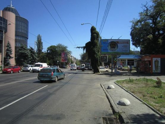 Фото рекламної площини за адресою ул. Черняховского, 3  -  ул. Шовкуненко