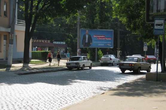 Фото рекламної площини за адресою Итальянский б-р - ул. Гимназическая