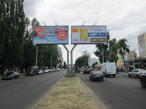 Фото рекламної площини за адресою площадь Независимости, 1-А  - кафе МакДональдс (правая)