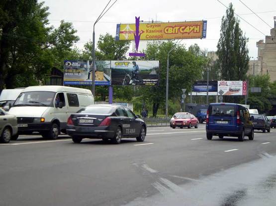 Фото рекламной плоскости по адресу ул.Телиги,2 на светофоре (напр.ст.м."Шулявська") ближняя к дороге
