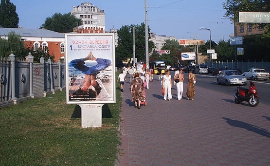 Фото рекламної площини за адресою Вул. Грушевського, 9 (біля Зупинки)