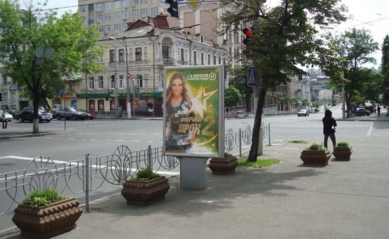 Фото рекламної площини за адресою Вул. Комінтерну, 16 / Вул. Саксаганського ("Капро")