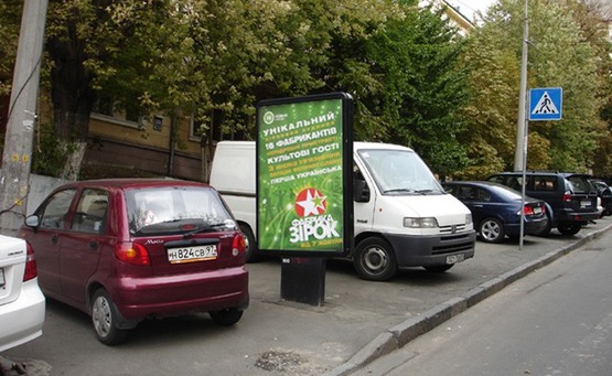 Фото рекламної площини за адресою Крутий Узвіз, 1/2 На Розі Бесарабська Площа