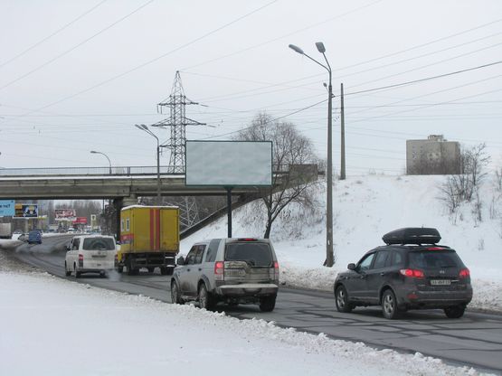 Фото рекламної площини за адресою Богатирська вул. перед мостом