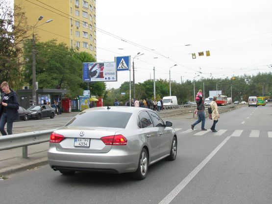 Фото рекламной плоскости по адресу Миропільська вул., 37 поруч будівельний ринок Юність