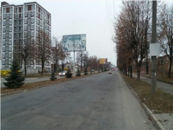 Фото рекламной плоскости по адресу вул. Єршова,11, розділова смуга (ТЦ Глобус, в напрямку до автобазару)) Фото рекламной плоскости по адресу вул. Єршова,11, розділова смуга (ТЦ Глобус, в напрямку до автобазару))