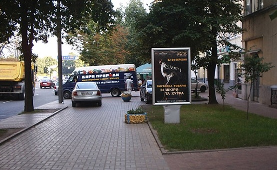 Фото рекламной плоскости по адресу Вул. Січневого Повстання, 12-А