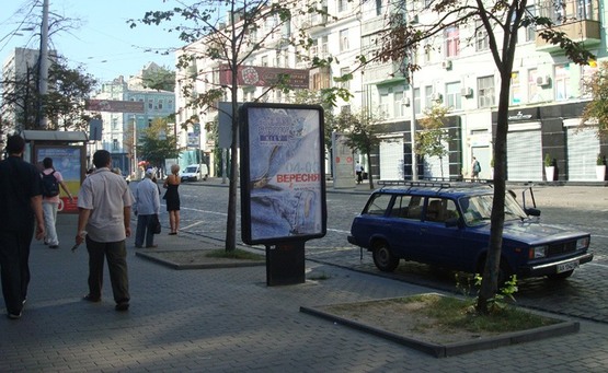 Фото рекламної площини за адресою Вул. Червоноармійська, 63 ("Тралі-Валі")