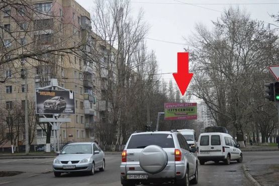 Фото рекламной плоскости по адресу ул. Ильфа и Петрова, 21 - пр-кт Ак. Глушко, 25  (ТЦ Маршал)