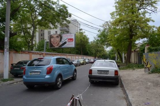 Фото рекламной плоскости по адресу ул. Тенистая, 16