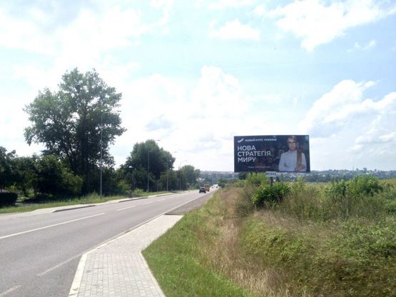 Фото рекламної площини за адресою T-14-16 Львів-Пустомити-Мединичі, км 12+100 праворуч