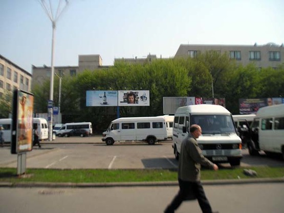 Фото рекламної площини за адресою Ул. Красноармейская, парковка дворца Украина(А1) Метро левая