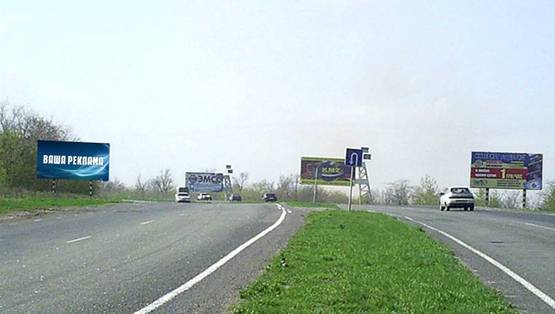 Фото рекламной плоскости по адресу р-н оптового овощного рынка и на въезде в г. Краматорск (направление на Краматорск)