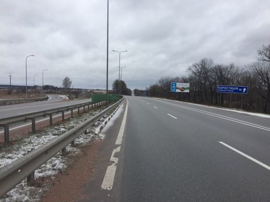 Фото рекламной плоскости по адресу Житомир-Киев (село В.Кошарища, заправка Маршал) Фото рекламной плоскости по адресу Житомир-Киев (село В.Кошарища, заправка Маршал)