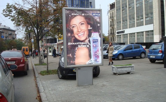 Фото рекламной плоскости по адресу Вул. Артема, 60 / Банк "Фінанси Та Кредит" ("Рени")