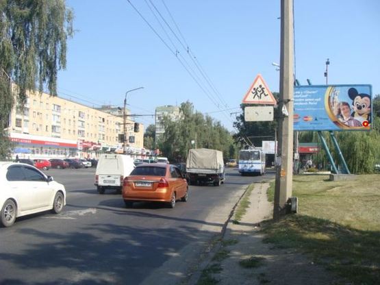 Фото рекламной плоскости по адресу В.Тирнівська вул.ТЦ "Половка" Фото рекламной плоскости по адресу В.Тирнівська вул.ТЦ "Половка"