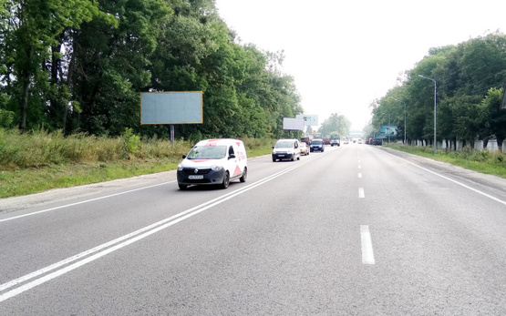 Фото рекламної площини за адресою выезд с г.Львов на г.Киев (трасса Е-40) + жовта вітрозахисна люмінесцентна рамка Фото рекламної площини за адресою выезд с г.Львов на г.Киев (трасса Е-40) + жовта вітрозахисна люмінесцентна рамка