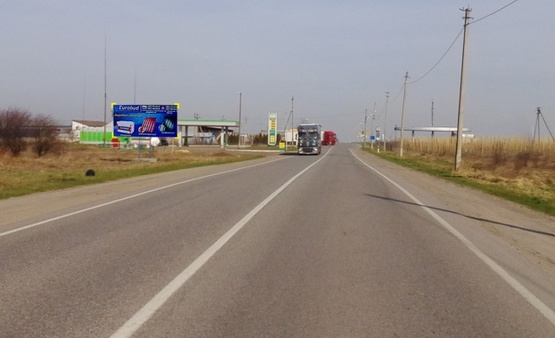 Фото рекламной плоскости по адресу таможня, на границу с Польшей, трасса Львов- Рава-Русская (М-09) + АЗС