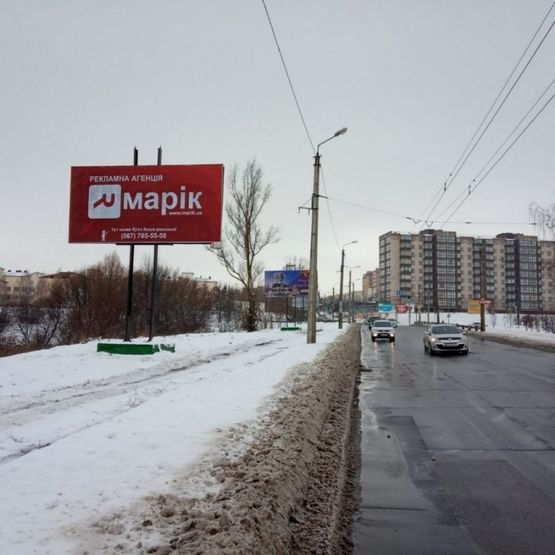 Фото рекламної площини за адресою вул. Панас Мирного навпроти озера Фото рекламної площини за адресою вул. Панас Мирного навпроти озера