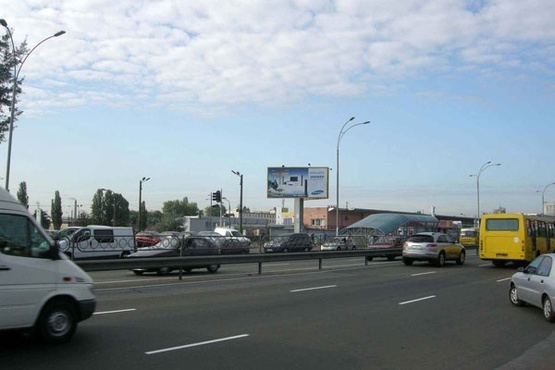 Фото рекламной плоскости по адресу Броварской просп. (ст.м. «Лесная»)-в центр