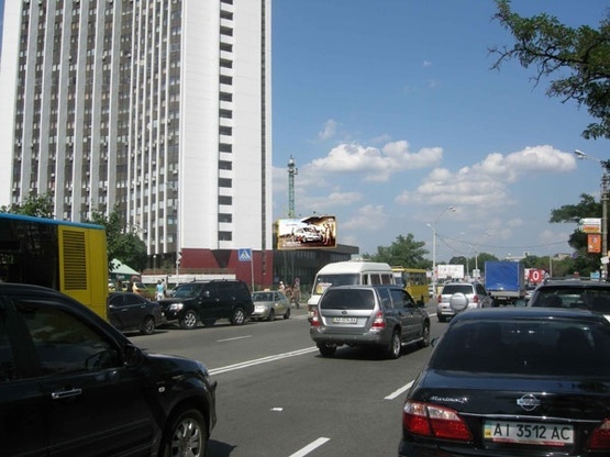 Фото рекламной плоскости по адресу ул.Р.Окипной (ст.м."Левобережная", возле гостиницы "Турист")-из центра