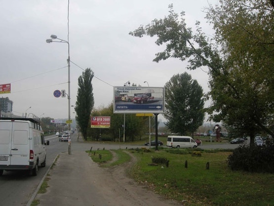 Фото рекламной плоскости по адресу Броварской пр. (Междун.Выстав.центр)-призма пл.2 - в центр