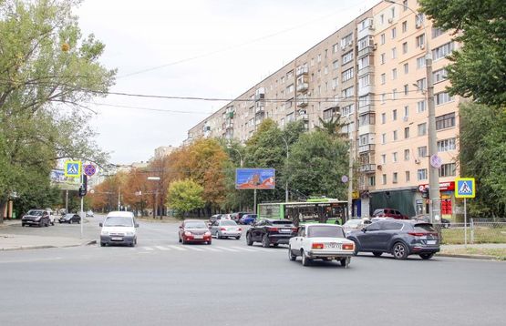 Фото рекламної площини за адресою 23 Августа ул., 2, в центр Фото рекламної площини за адресою 23 Августа ул., 2, в центр