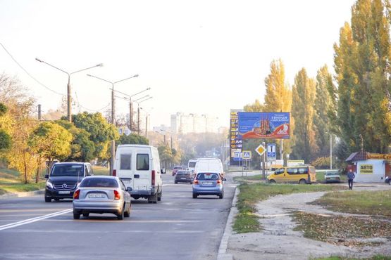 Фото рекламной плоскости по адресу Тракторостроителей пр-т - Танковая ул., 88, в центр Фото рекламной плоскости по адресу Тракторостроителей пр-т - Танковая ул., 88, в центр