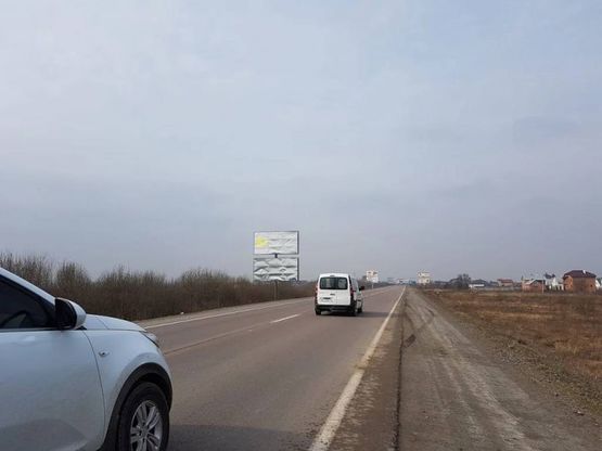 Фото рекламной плоскости по адресу Об'їзна М-10, З.О. м. Львова, між гот. Панська Гора та ТРЦ King Cross Leopolis в сторону ТРЦ King Cross Leopolis (верхній)