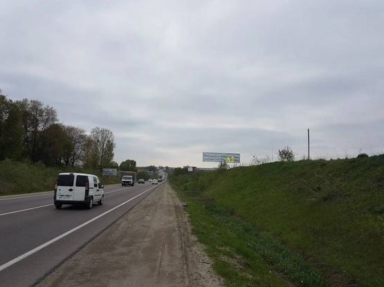 Фото рекламної площини за адресою Обїздна М-10, Західний обхід м. Львів, біля гот. Панська Гора в сторону МETRO (правий)