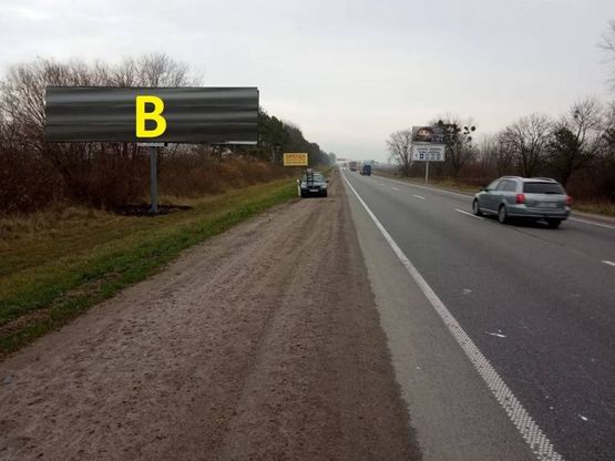 Фото рекламной плоскости по адресу М-06 Київ-Чоп, біля гот. Рафаель в сторону Лео Кераміки