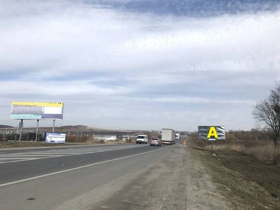 Фото рекламной плоскости по адресу Обїздна М-06, Київ-Чоп, за поворотом на Тернопіль і в сторону Києва