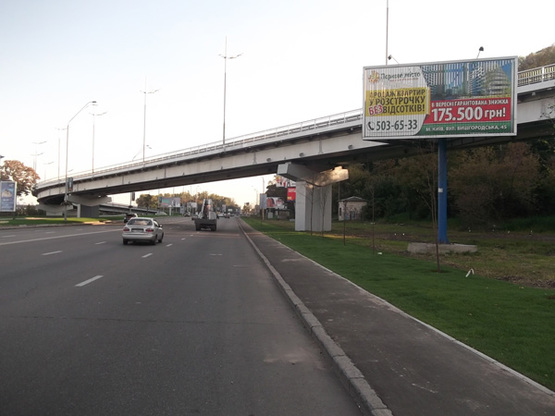 Фото рекламной плоскости по адресу Набережное шоссе между мостом Метро и мост Патона  (призма А2)