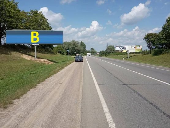 Фото рекламної площини за адресою М-06 Київ-Чоп, за поворотом на Тернопіль і в сторону Києва