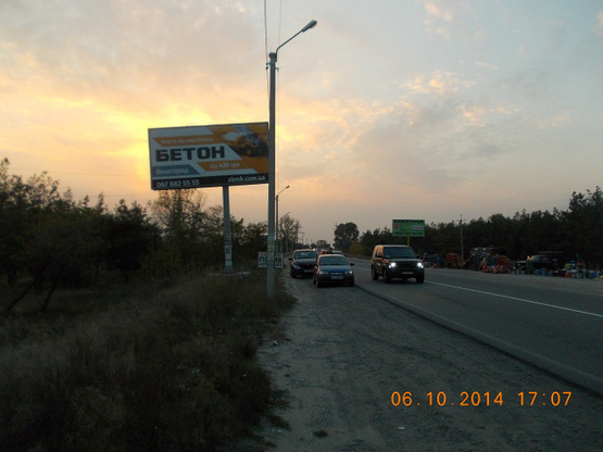 Фото рекламної площини за адресою Трасса Киев-Десна,слева, 500м перед постом ГАИ, направление в Киев, Вышгород