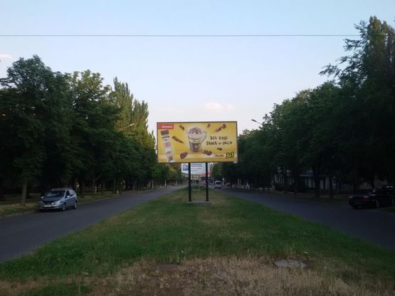 Фото рекламної площини за адресою ул. Ватутина - ул. XX Партсъезда, 18 (разделитель (ТЦ "Фокстрот", ТЦ "Фуршет"), к 129 кв Фото рекламної площини за адресою ул. Ватутина - ул. XX Партсъезда, 18 (разделитель (ТЦ "Фокстрот", ТЦ "Фуршет"), к 129 кв