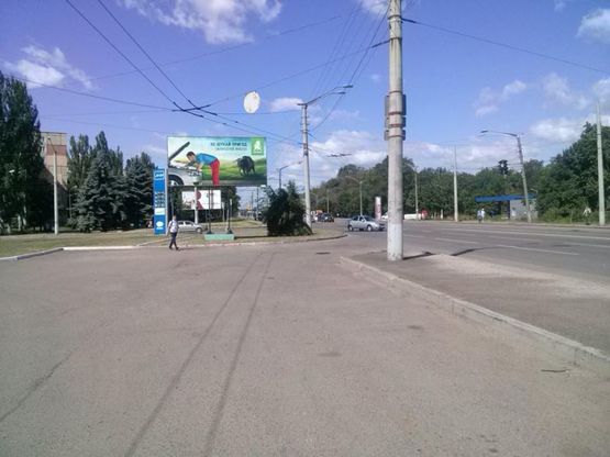 Фото рекламной плоскости по адресу ул. Днепропетровское шоссе, 82 А. Въезд в город со стороны Днепра. Широкий обзор плоскости. АЗС Авиас, Веста, поворот на центральный ЖД вокзал города Фото рекламной плоскости по адресу ул. Днепропетровское шоссе, 82 А. Въезд в город со стороны Днепра. Широкий обзор плоскости. АЗС Авиас, Веста, поворот на центральный ЖД вокзал города