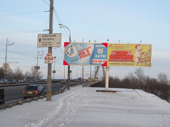 Фото рекламной плоскости по адресу Московский мост - Бандеры С. просп. (просп. Московский) (перед Московским мостом, в сторону Троещины)