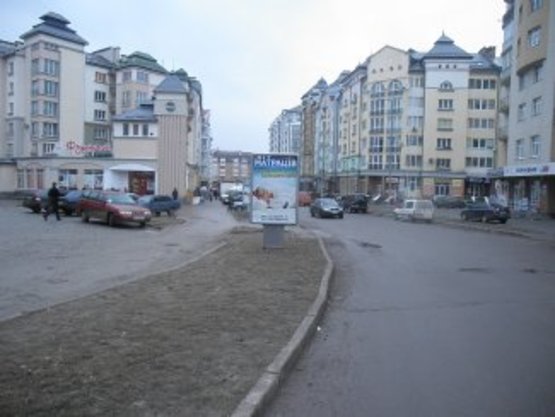Фото рекламной плоскости по адресу П.Орлика - В.Великого №2