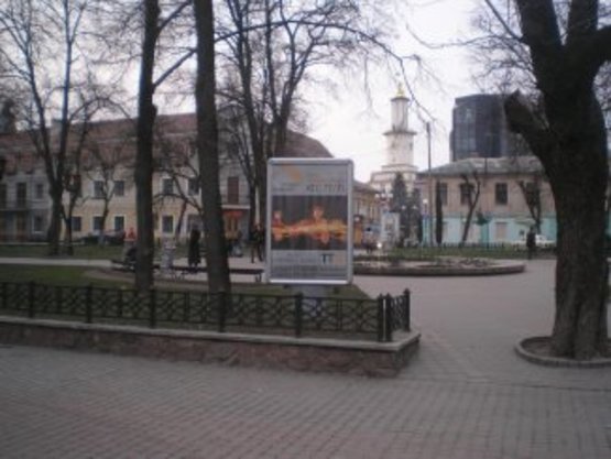 Фото рекламной плоскости по адресу площа Міцкевича (біля кінотеатру Люмєр) лівий